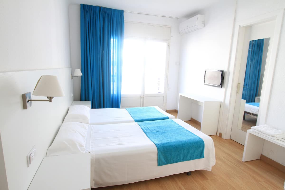 Escritorio, wifi, ropa de cama