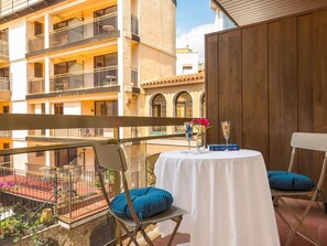 Coffres-forts dans les chambres, bureau, fer et planche à repasser