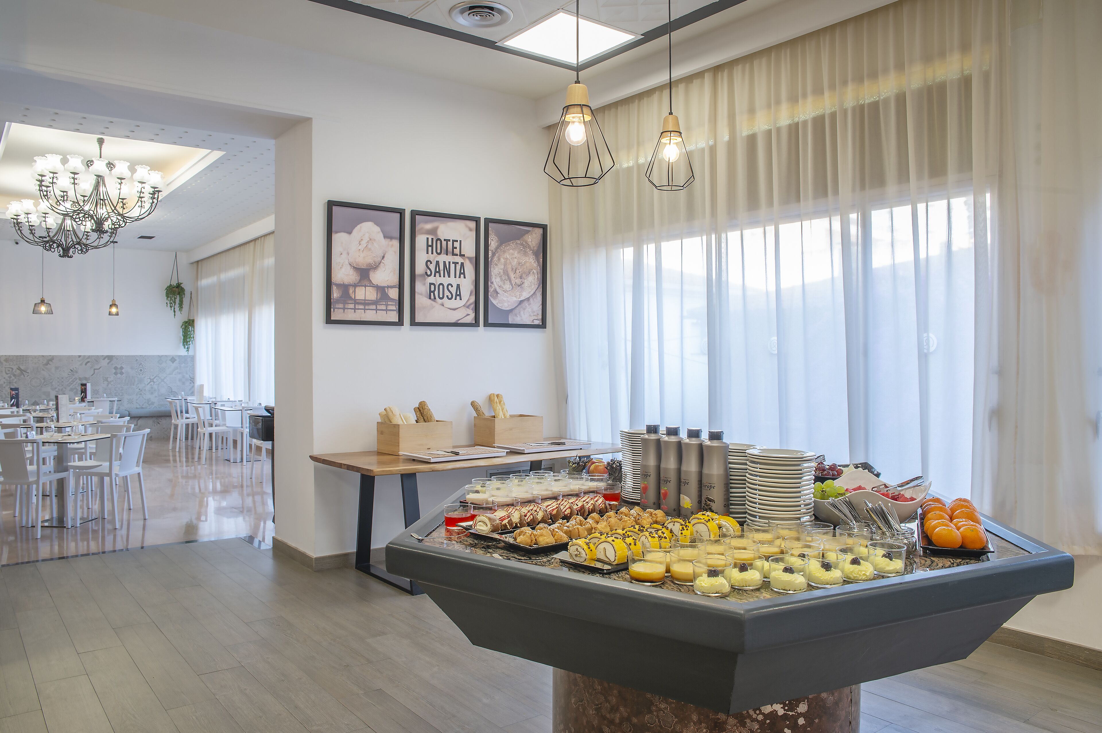 Petit déjeuner buffet (11 EUR par personne)