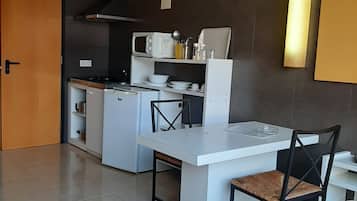 1 habitación, escritorio y cortinas blackout