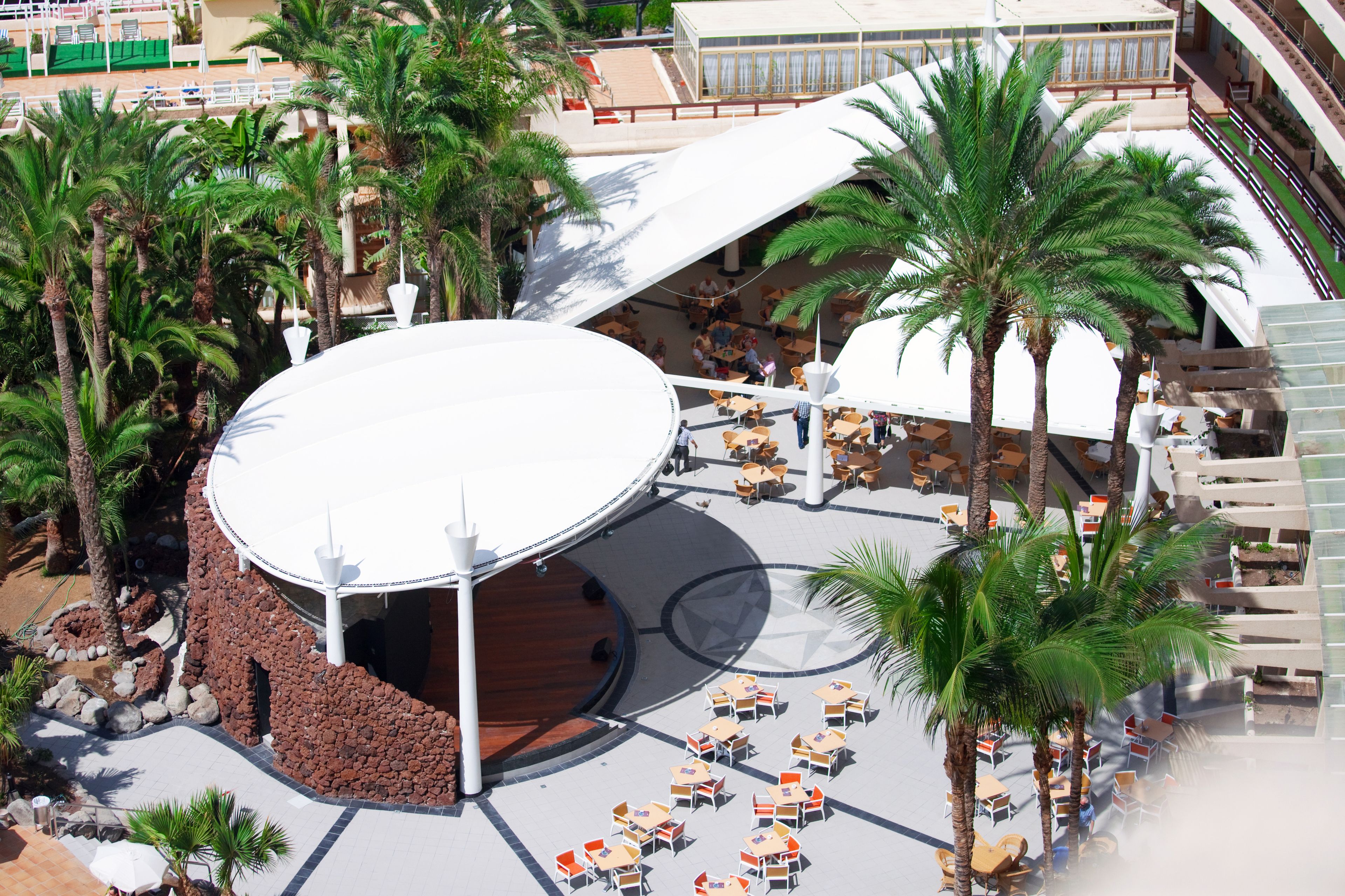 5 bars/lounges, poolside bar