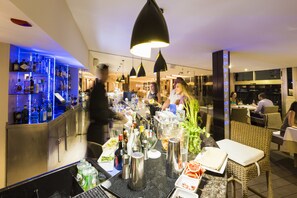 2 restaurants servant le dîner