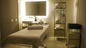 Espace de soins pour les couples, sauna, bain Ă remous, hammam