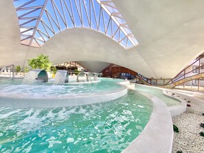 Couples treatment rooms, sauna, hot tub, Turkish bath, body treatments