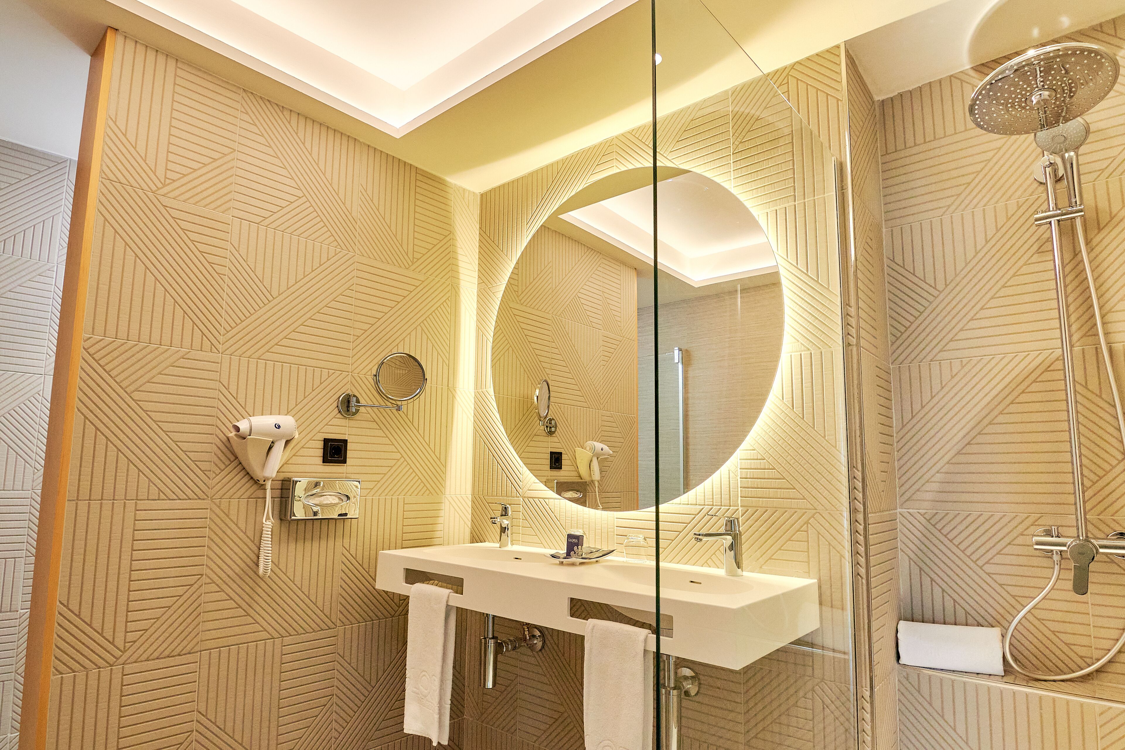 shower, rainfall showerhead, free toiletries, hair dryer