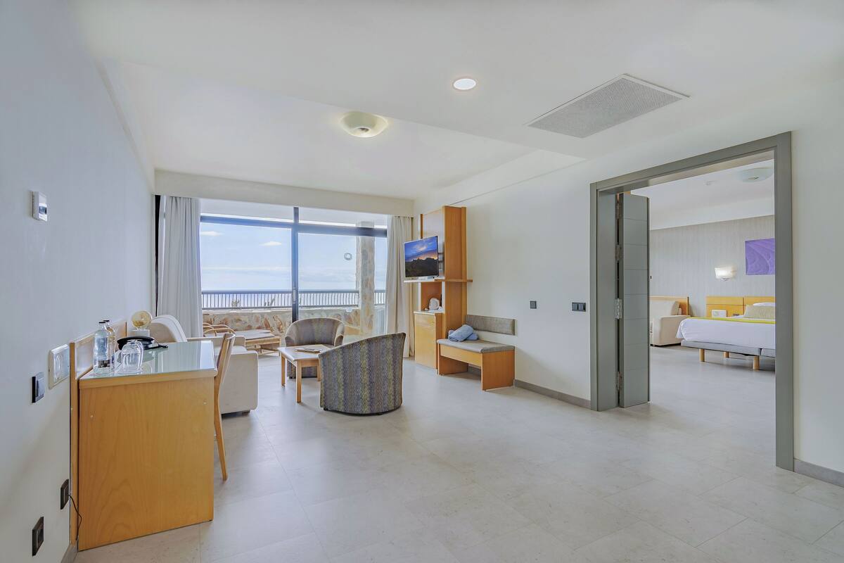 1 bedroom, minibar, desk, blackout curtains