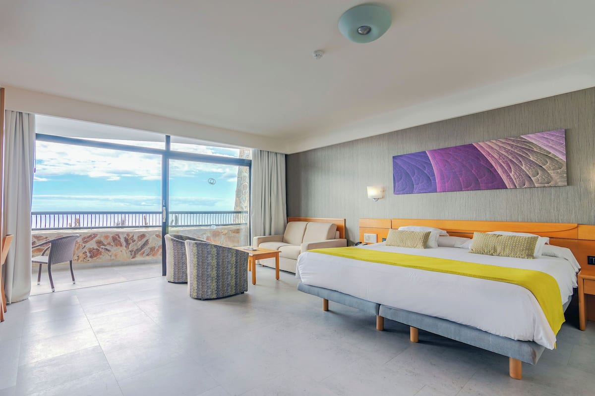 1 bedroom, minibar, desk, blackout curtains