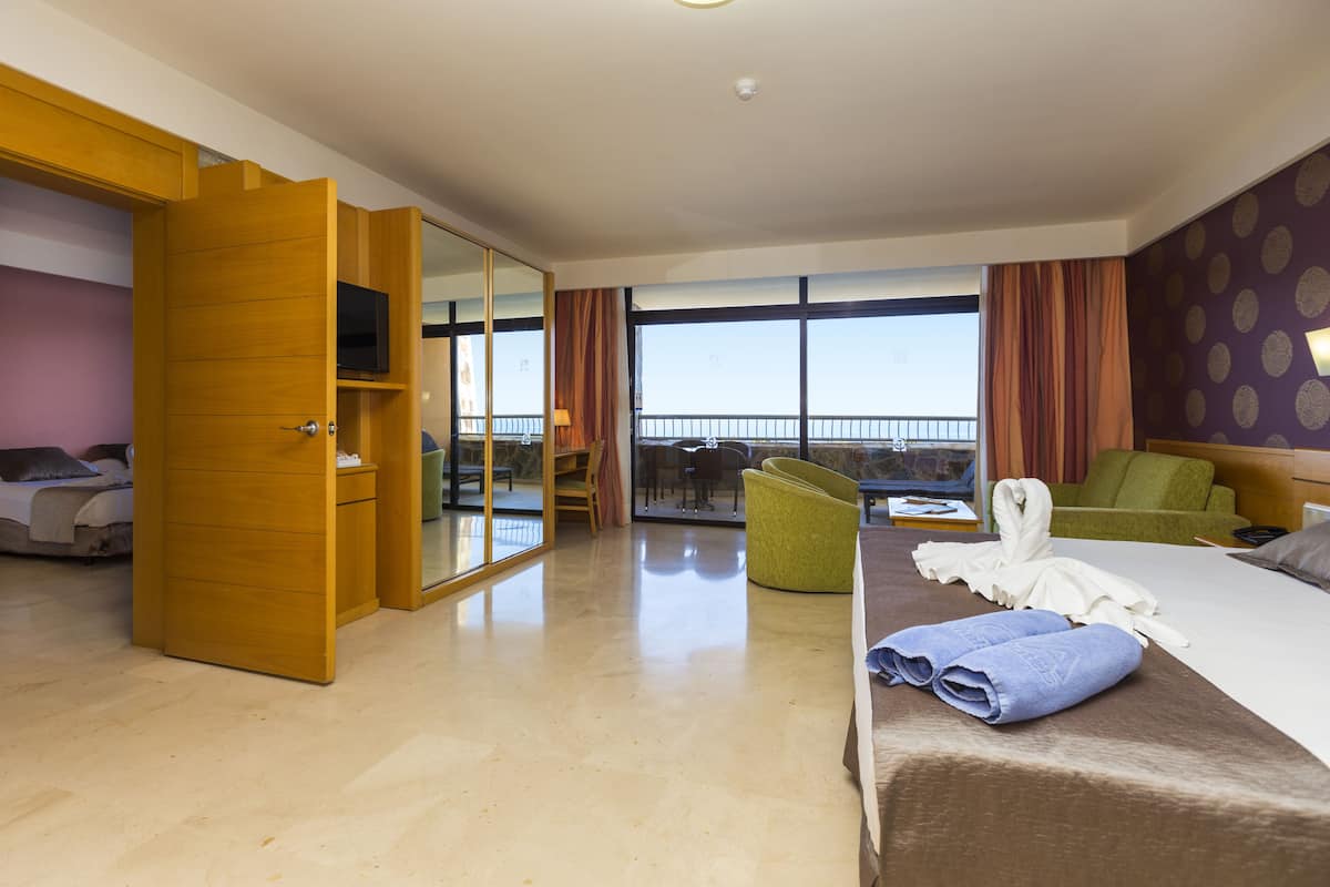 1 bedroom, minibar, desk, blackout curtains