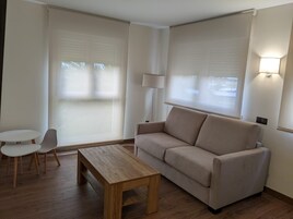 Family Room | In-room safe, free WiFi