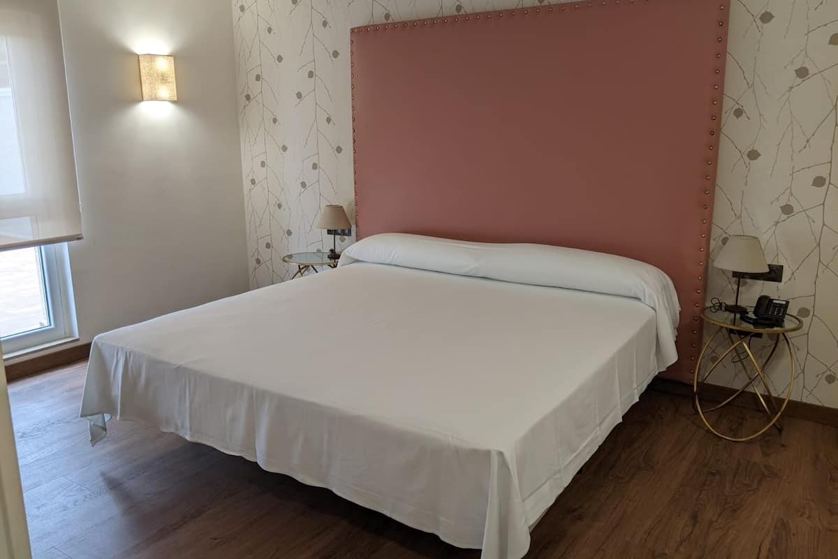 In-room safe, free WiFi