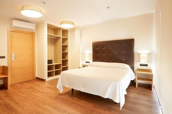 Caja de seguridad en la habitación y wifi gratis