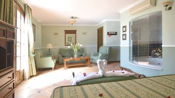 Suite | Private spa tub