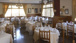 Se sirven desayunos, comidas y cenas 