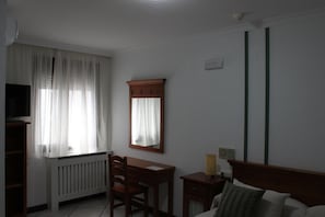 Dobbeltrom (Interior) | Skrivebord og wi-fi (inkludert)