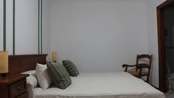 Habitación doble (Interior) | Escritorio y wifi gratis