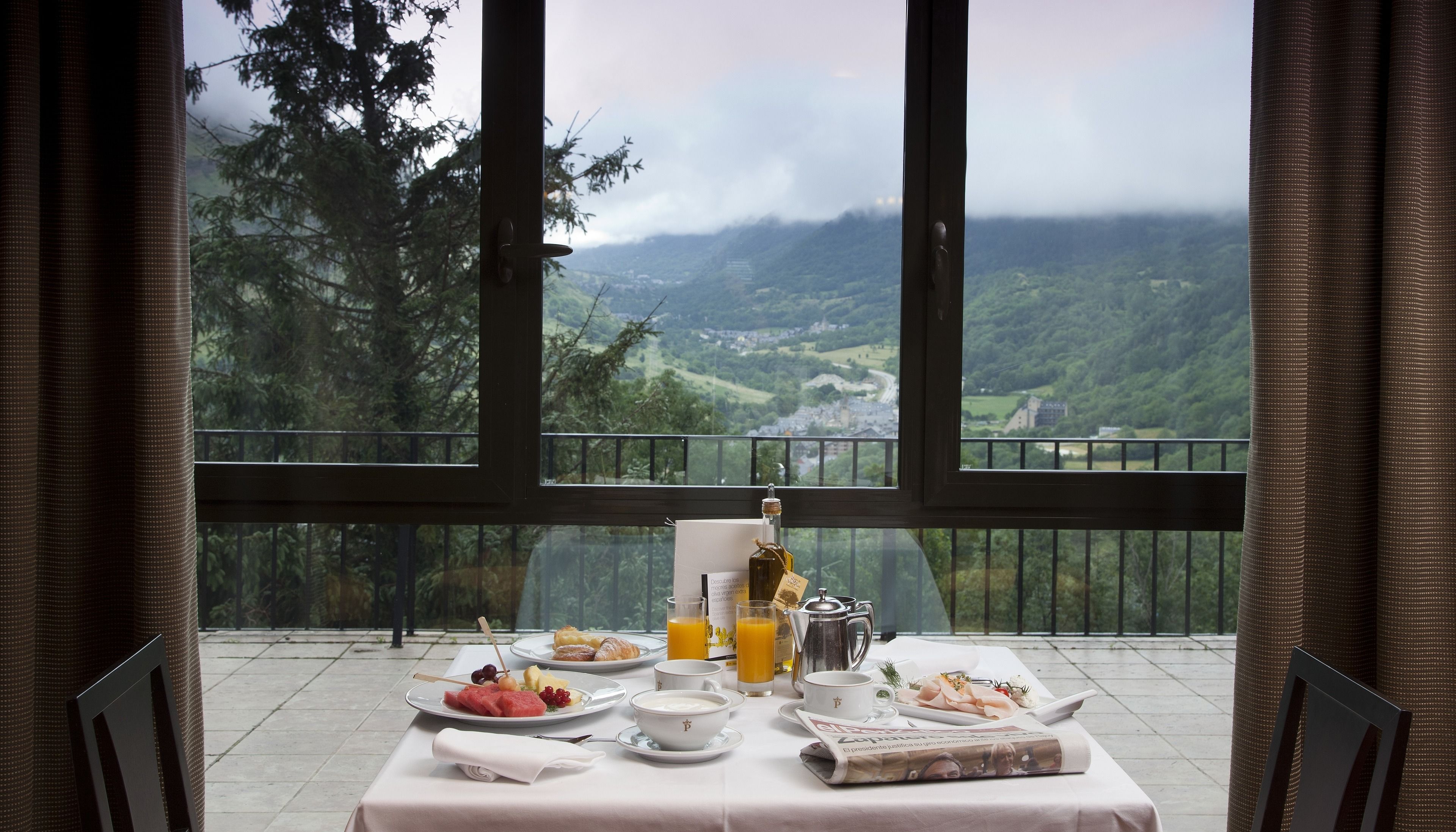 daily buffet breakfast (eur 21 per person)