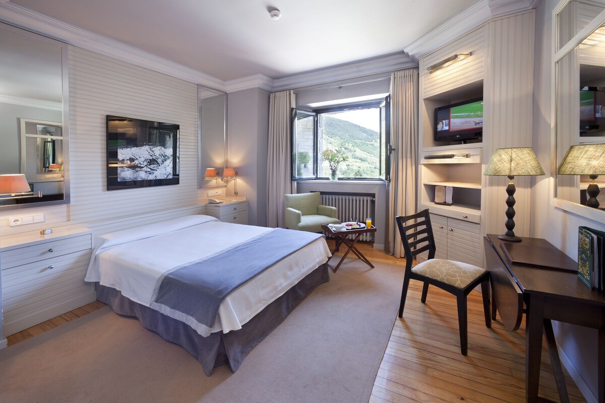 Ropa de cama de alta calidad y minibar 