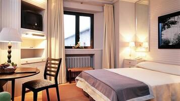 Habitación estándar con 2 camas individuales | 1 habitación, ropa de cama de alta calidad y minibar