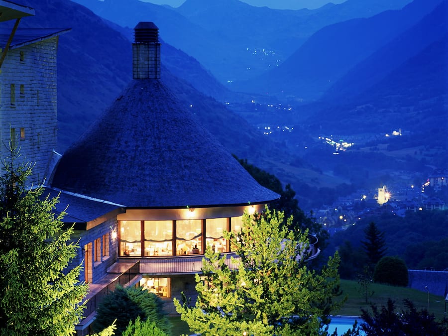 Boendets fasad - kvÀll/natt