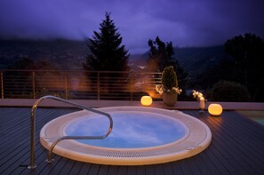Sauna, hot tub, Turkish bath, body treatments, mud baths, aromatherapy