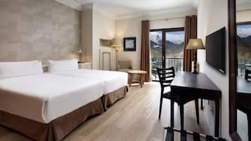 Superior Double Room, Balcony | Premium bedding, minibar, in-room safe, desk