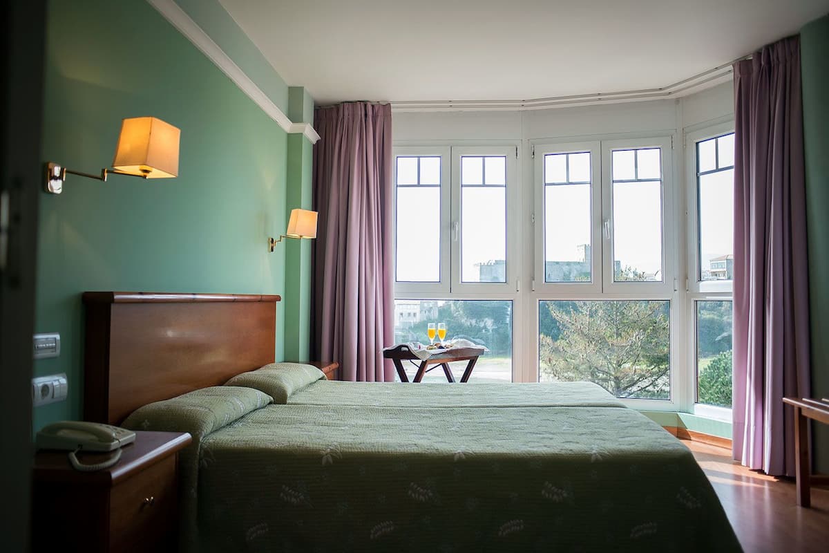 1 bedroom, in-room safe, desk, blackout curtains