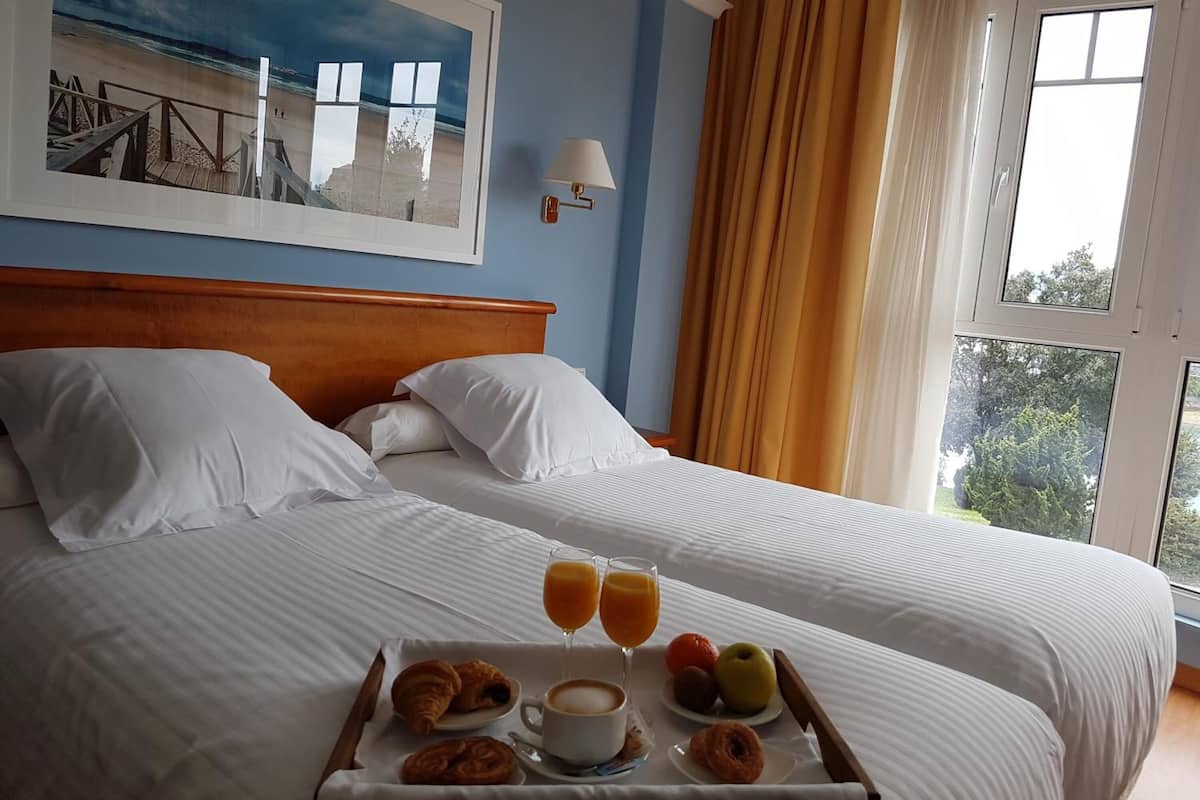 1 bedroom, in-room safe, desk, blackout curtains