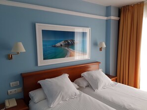 Double or Twin Room, Sea View | In-room safe, desk, blackout curtains, soundproofing - Faro de San Vicente (San Vicente de la Barquera)