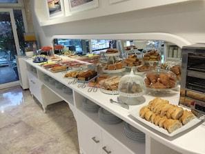 Daily buffet breakfast for a fee
