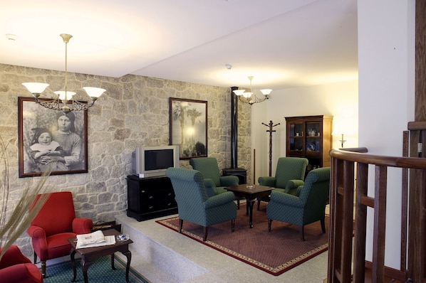 Unclassified image, 1 of 102, button - Pombal Rooms (Santiago de Compostela)