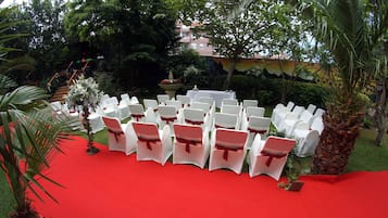 屋外結婚式場