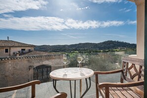 Premier Apartment, 1 Bedroom, Garden View | Balcony - Hotel Rural Monnaber Nou & SPA (Campanet)