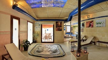Sauna, hot tub, Turkish bath/hammam, body treatments, aromatherapy