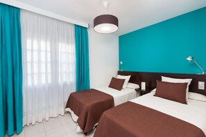 Tallelokero huoneessa, työpöytä, ilmaiset vauvansängyt, ilmainen Wi-Fi