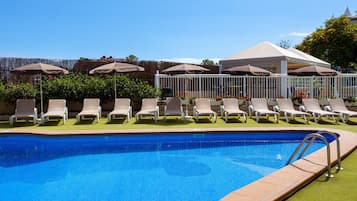 Outdoor pool, sun loungers