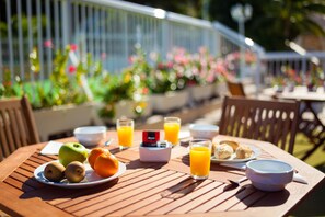 Alimentos y bebidas