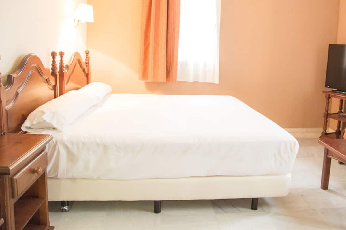 Select Comfort beds, in-room safe, desk, blackout curtains