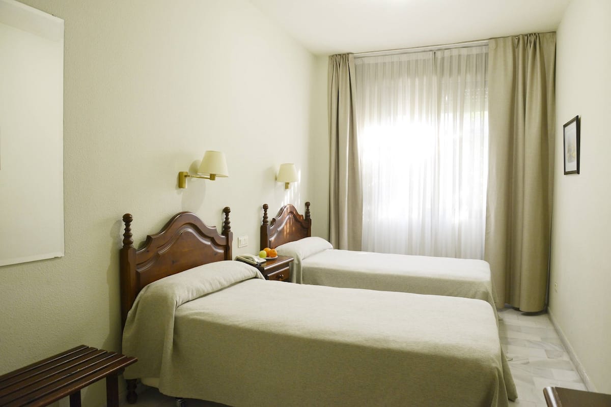 Select Comfort beds, in-room safe, desk, blackout curtains