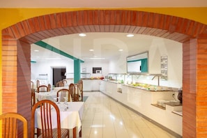 Breakfast, lunch and dinner served  - La Carabela (Puerto de la Cruz)