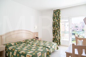 Cortinas blackout, cunas gratuitas, wifi gratis y ropa de cama 