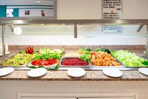 Frukostbuffé varje dag (EUR 6 per person)