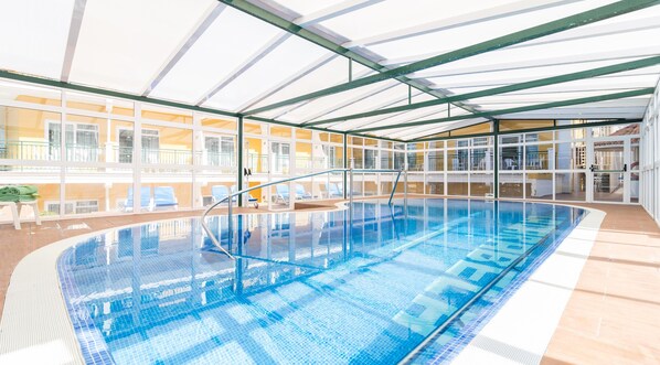 室内游泳池，室外游泳池