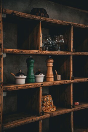 2 restaurants, lunch, dinner served; French cuisine  - Logis Le Cheval Blanc et Clovis (Vouille)