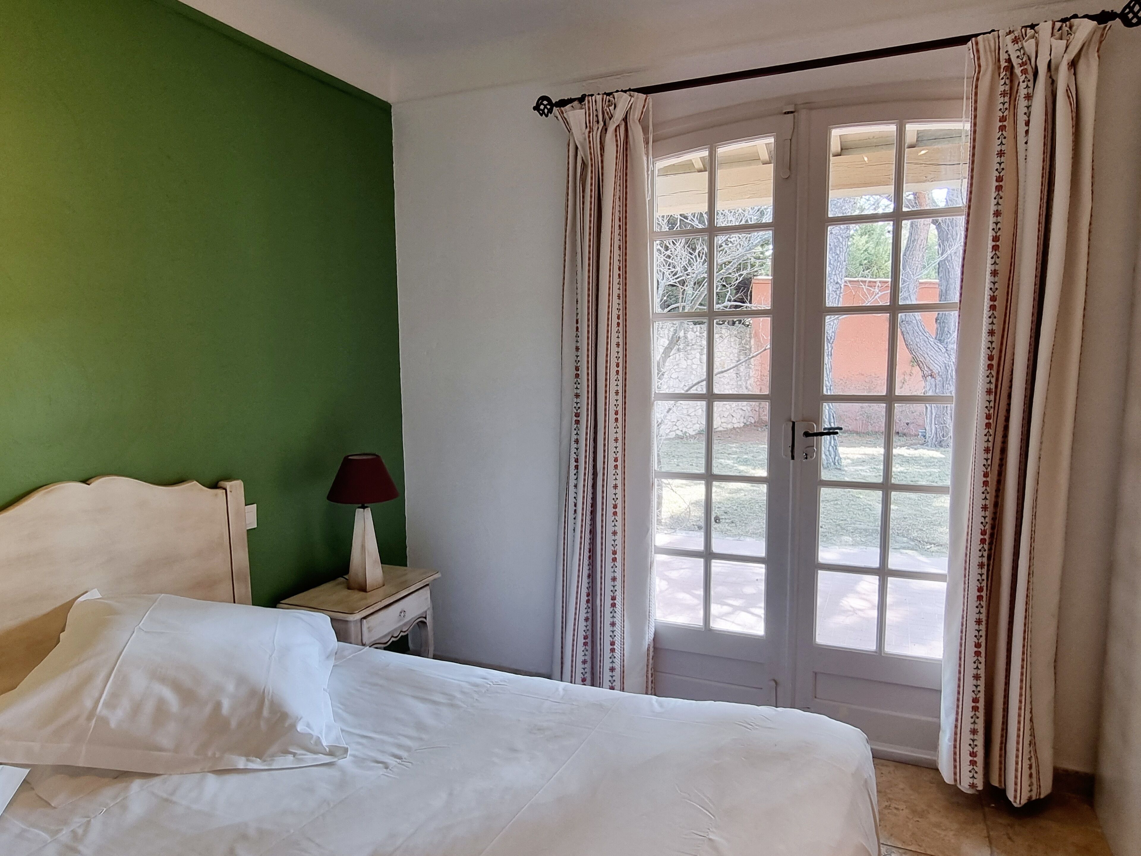 premium double room (privilège) | 1 bedroom, minibar, in-room safe, individually decorated