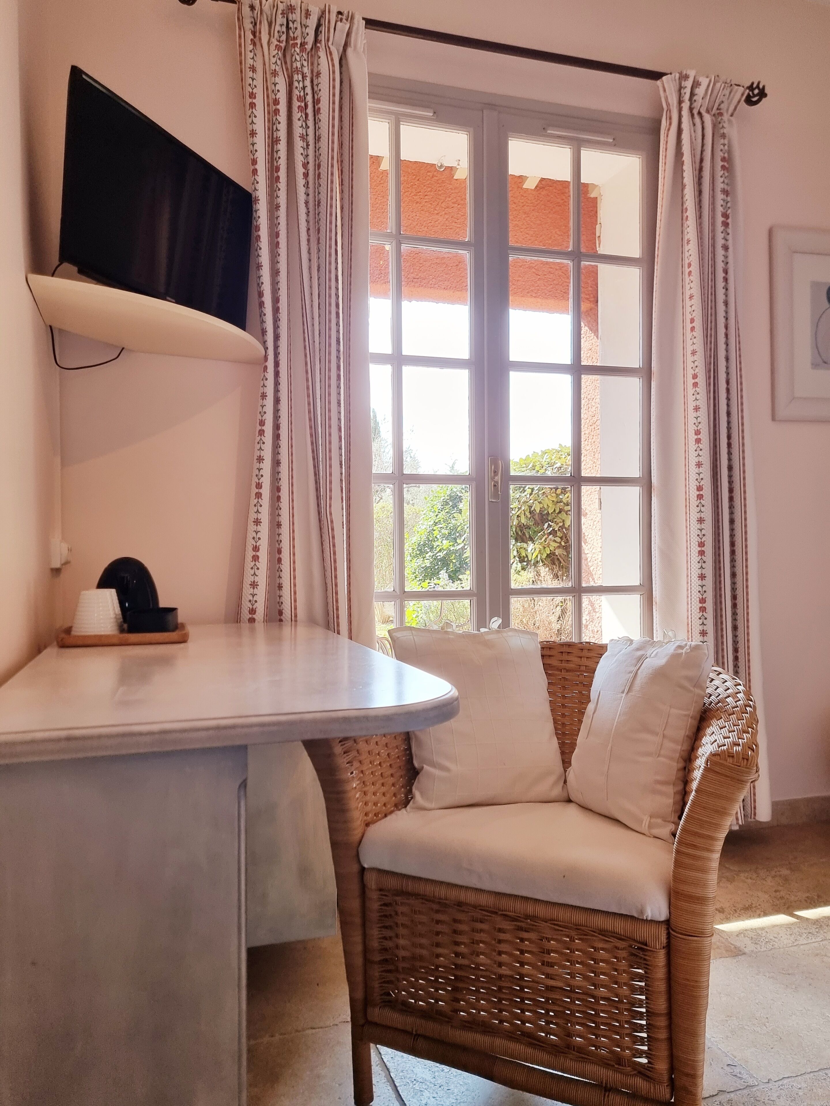 comfort double room, pool view | 1 bedroom, minibar, in-room safe, individually decorated
