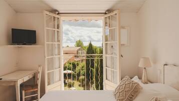 Quarto casal clássico | Frigobar, cofres nos quartos, individualmente decorados