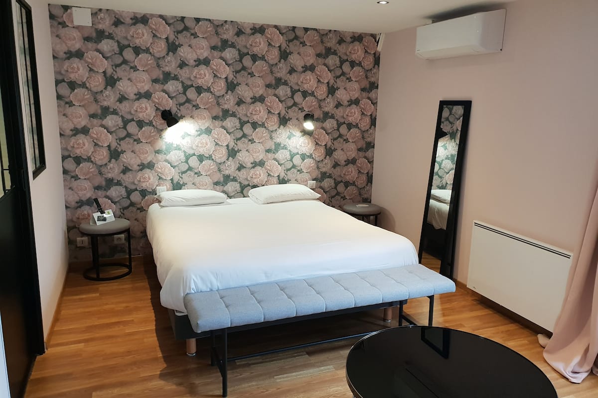 Deluxe Double Room | 2 bedrooms, in-room safe, desk, soundproofing