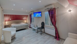 In-room safe, desk, soundproofing, free WiFi