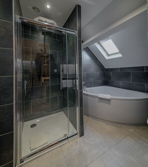 Hair dryer, towels - Aux Maisons (Relais du Silence) (Maisons-les-Chaource)