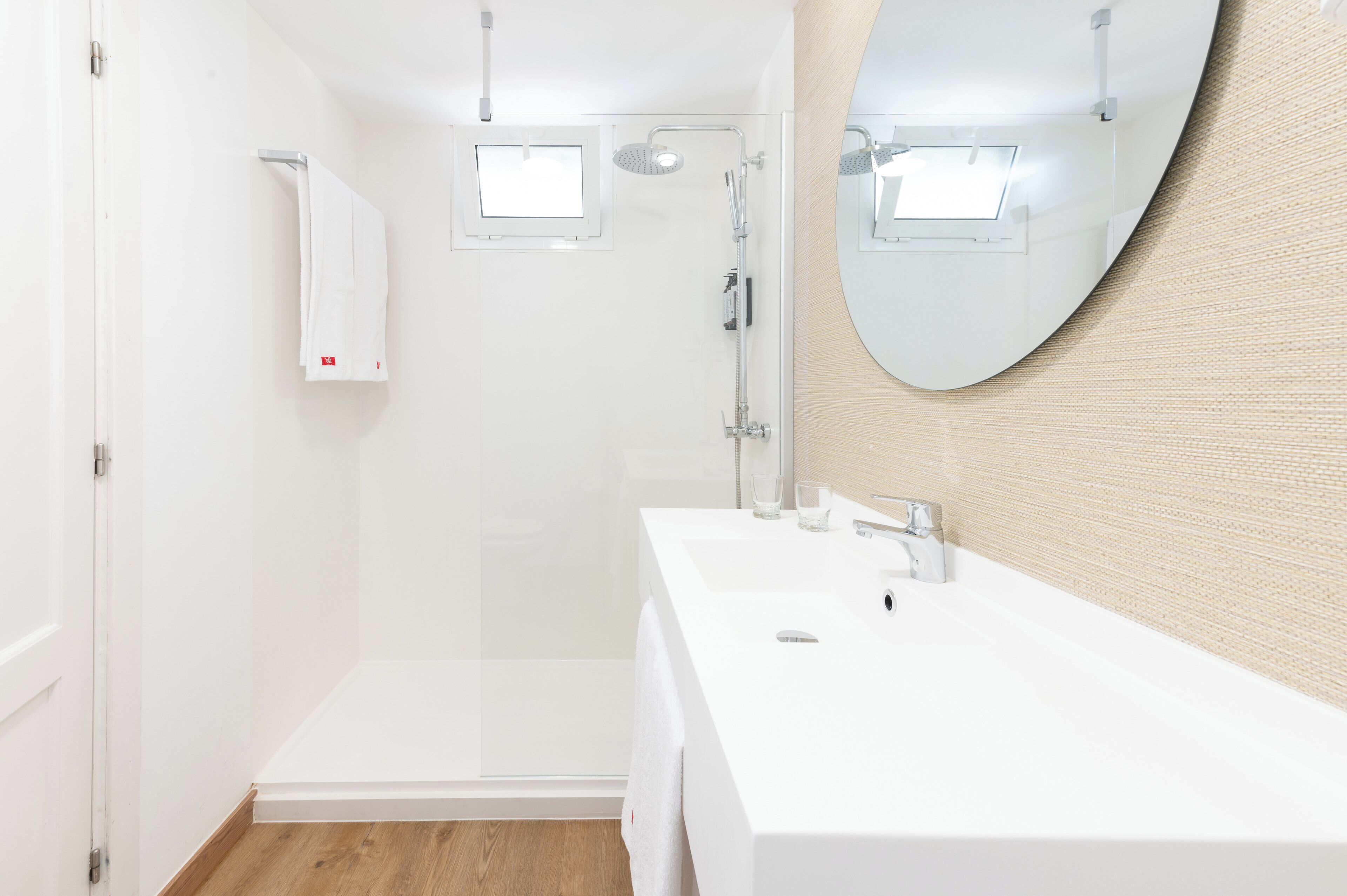 suite | bathroom | shower, free toiletries, hair dryer, towels